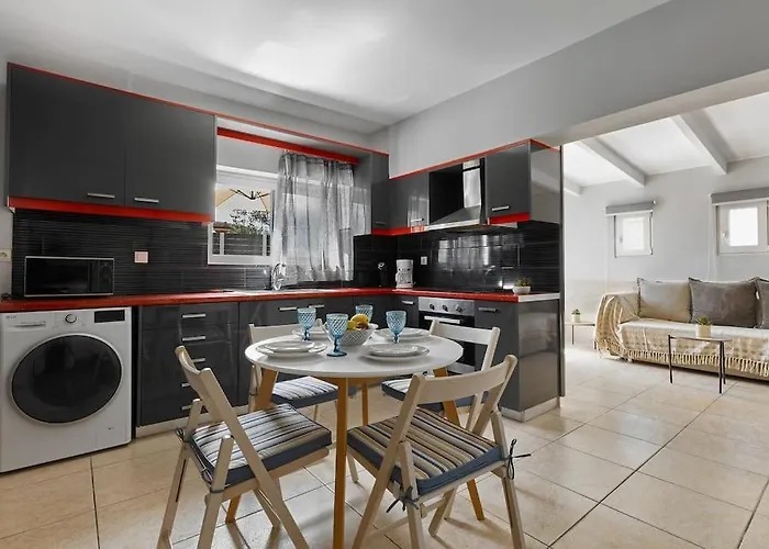 Beachside Apartment-pool-parking Apartment *